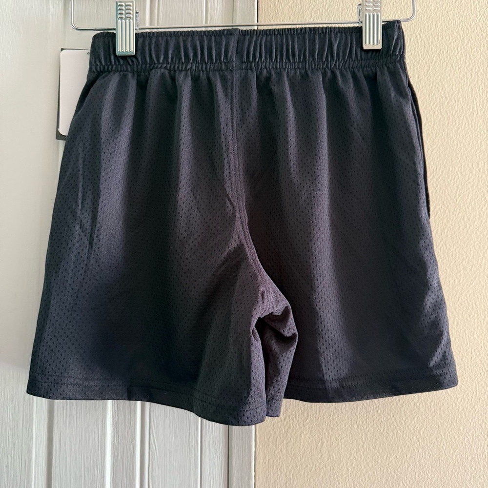 Under‎ Armour Black Athletic Shorts Youth Small NWT - Picture 2 of 3